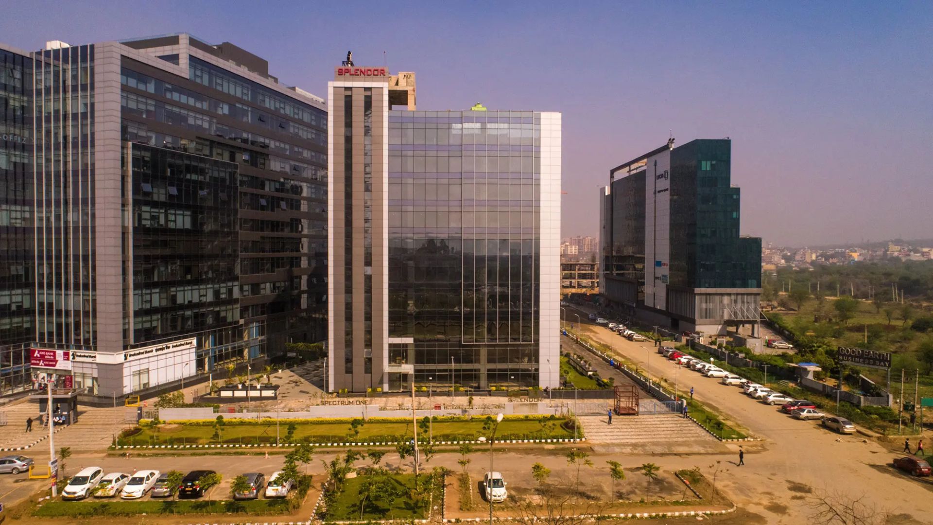 Pre-lease commercial office